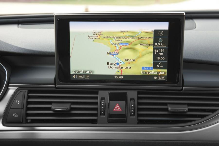 Детали интерьера Audi A6 3.0T S-Line Sedan (4G, C7) 2011 года  (WW) (фото 74 из 115)